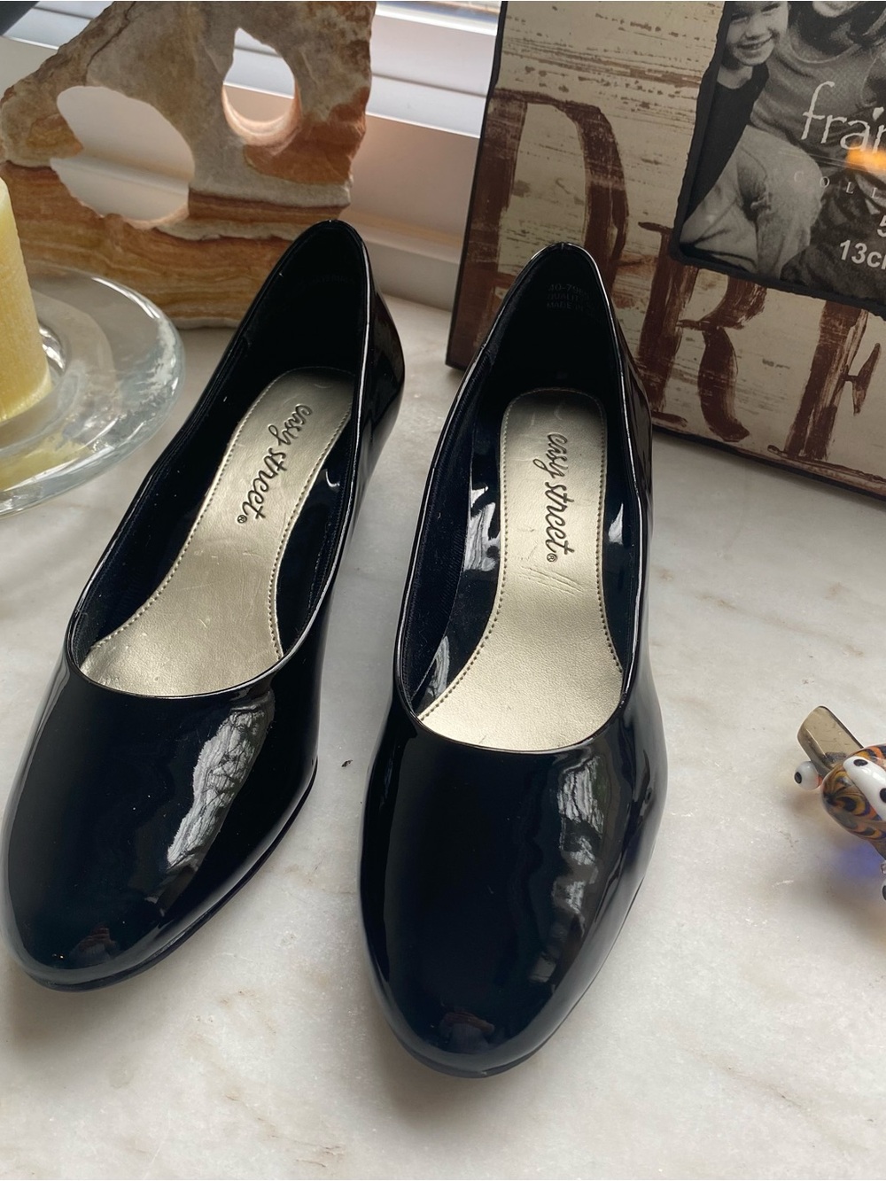 easy street Black Patent Round-Toe Heels
